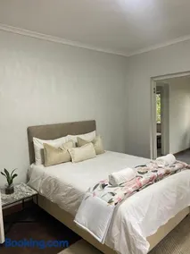 Foundry farmhouse - Image 4