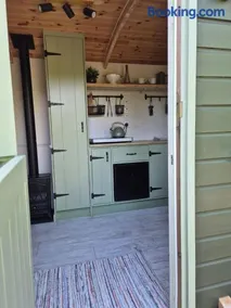 Clissmann Farm Shepherds Hut - Image 3