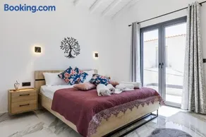 Ioanna House - Seaside Living, Walk to Beach - Image 2