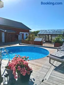 Gårdslägenhet nära Göteborg - Image 1