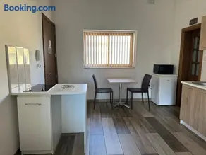 Private One Bedroom Apartment close to Airport in Luqa - Image 2