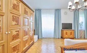 Exclusive Entry: Cozy Guestroom - Image 4