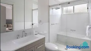 Jesbellerai Villa- Caves Beach Resort - Image 4
