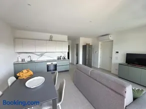 Luxury Flat with Terrace in Residence with Pool - Image 4