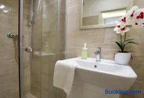 St King 11 Rooms by Staymood Holidays - Image 2