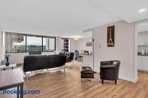 Arlington 2BR 2Ba Apartment in Crystal City - Image 3