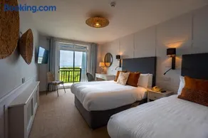 The Cliff House Hotel - Image 1