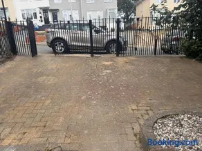 Flourish 3-bedrooms house, 2 bathrooms with WiFi & Netflix - Image 5