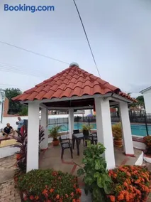 Casa comoda, bien ubicada en conjunto con piscina - Image 3