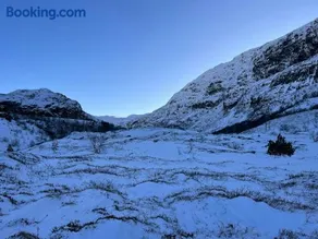 Remote Cabin With Hot Tub Near Vettisfossen - Image 4
