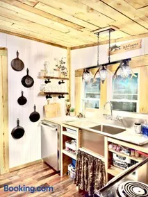 King Suite & Bunkhouse - Deer Camp - WiFi - Grill - Image 1