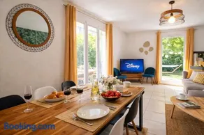 Spacious Family Apartment near Disneyland with Garden, AC and Parking - Image 1