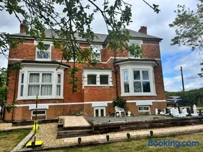 Group Accommodation - Rushden A6 Manor House - Private Gated -Sleeps 15 - Secure Parking - Image 2
