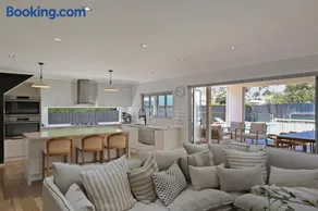 Pool House Barwon Heads 4 bedroom 2 bathroom Pool Great Yard Family friendly - Image 2