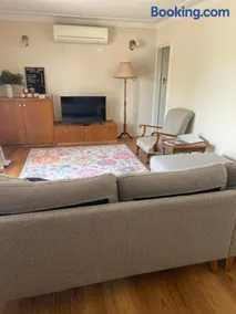 3 bedroom Creswell Street Cottage - Pet Friendly - Image 2