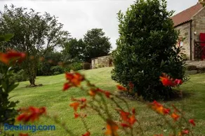 Spangle Cottage, Borrowby Farm Cottages - Image 2