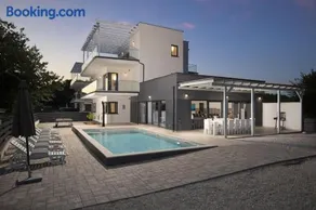 Villa Luna with Jacuzzi, Sauna and Private Pool - Image 1