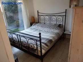 Family Villa with Jacuzzi & Large Garden - Image 4