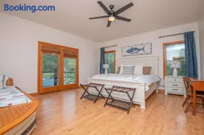 Family Friendly Lakefront with Private Dock Fire Pit Near Marinas - Image 2