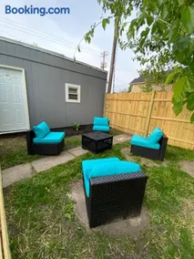Modern oasis close to downtown & centrally located - Image 4
