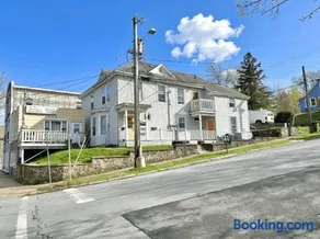 Summer Sale 1BR Big Kitchen by River and Trails - Image 2