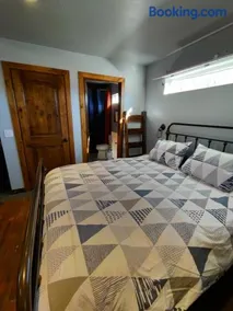 Private, Charming Cabin - Sleeps 5 - The Evergreen - Bryce Canyon National Park - Image 4
