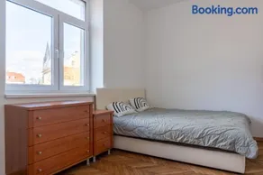 Urban NEST apartment - FREE Parking & Central - Image 3