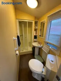 Secluded Woodland Hideaway - 2 Bed with Private Parking - Image 1