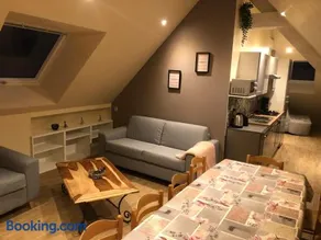 Logement @ 10 personnes avec piscine intérieure 31 degrés zoo de la FLECHE 24 h du Mans - Image 2