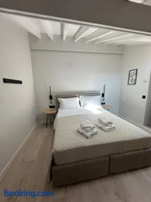 John&Nansy Cozy Apartment 1 - Image 3