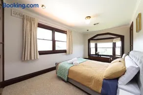 Best Place to Stay Grand Sydney Castle Home, Wedding, Business Conference, Work Stay, Family Reunion Sleeps 25 plus - Image 3