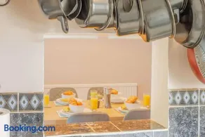 4 Bedroom Home Garden & Parking Guildford - Image 3