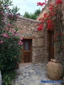 Athina Guesthouse - Image 2