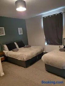 2 Bedroom House, ideal for contractors or larger groups - Image 2