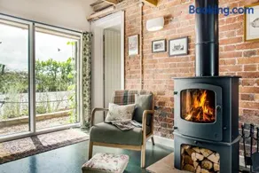 3 Bed in Edenbridge oc-o34127 - Image 3