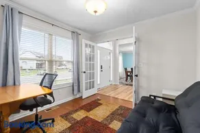 Huge Yard&Deck Mins to Airport - Beds on Brewster - Image 2