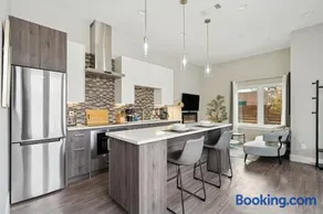 Cozy 1-bedroom condo with AC in charming Fort Worth - Image 3