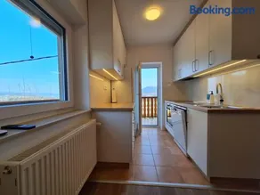 One-bedroom apartment with Stunning Views! - Image 2