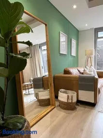 Stylish Bree Street Apartment - The Perfect Urban Getaway - Image 4