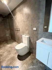 Spacious Queen Room with Attached Bathroom - OR1 - Image 2