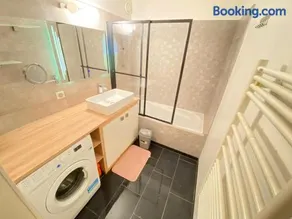 2 Bedroom Calm La Défense - Image 2
