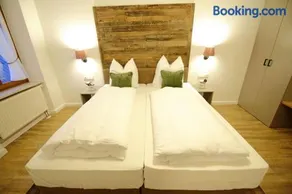 Aparthotel Deutscher Kaiser Ferienwohnungen - Image 2