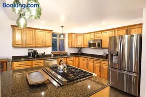 Waterfront Chalet - Image 4