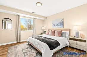 New! Charming Upper Unit in the Heart of Roseville - Image 3