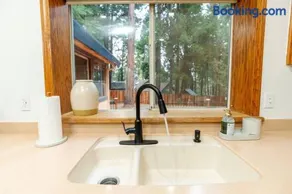 Lovely Home in Pollock Pines with Hot Tub - Image 4