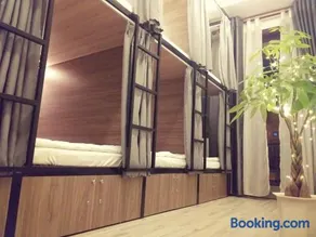 Adora Central Park hostel with rooftop and floating market tour - Image 3