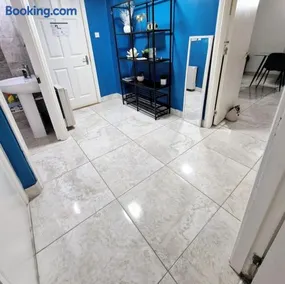 Contemporary 2 bedroom apartment in limerick city - Image 5