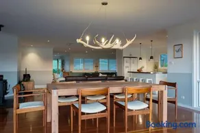 Seacliff House 10 bedrooms with Ocean & Dairy Country Views - Image 1