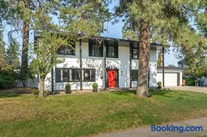 Beautiful 3 story villa with room for 17 people - outdoor POOL and indoor SAUNA - Image 2