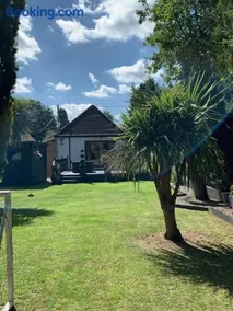 Wychwood A Beautiful Country Style Bungalow - Image 3